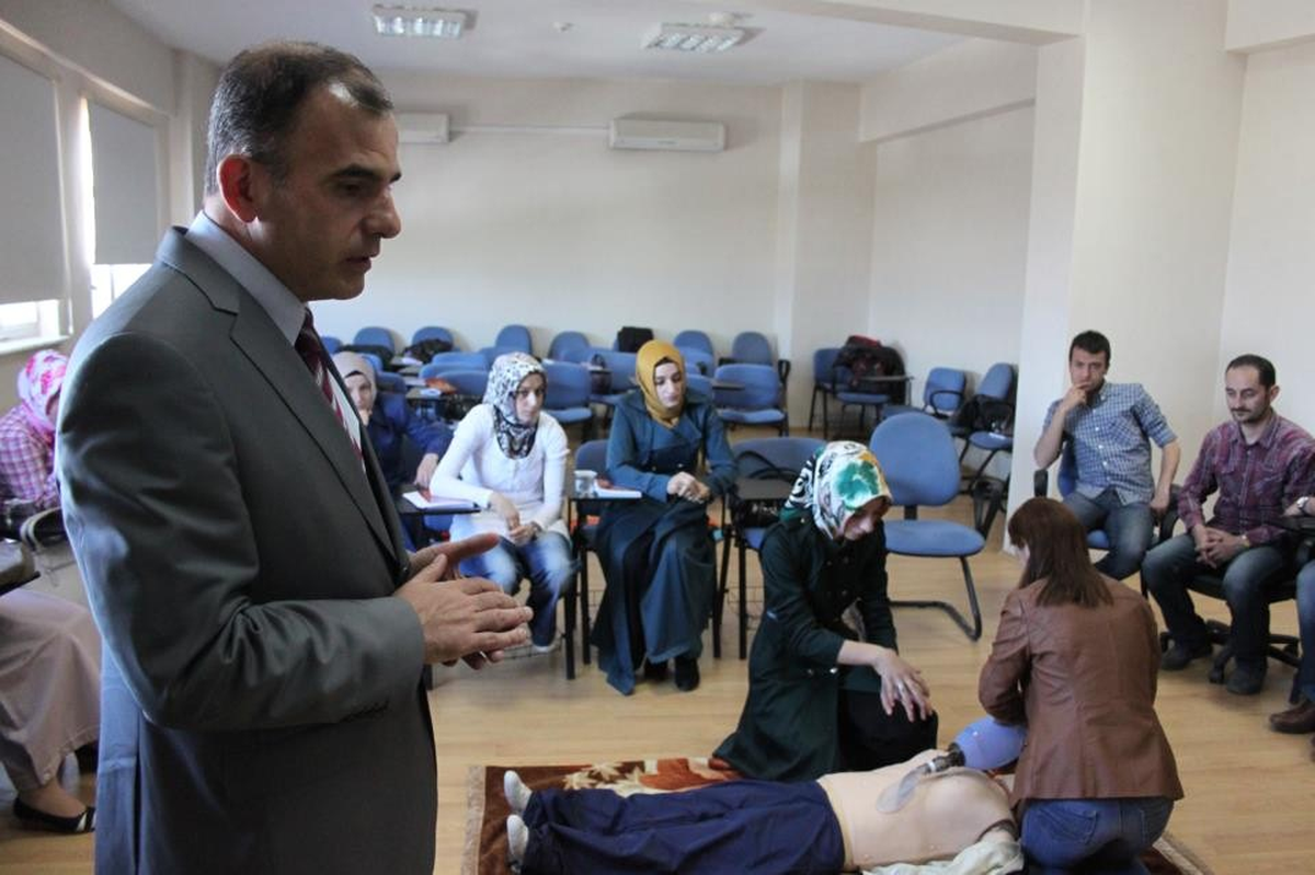 Mankenler Üzerinde Can Kurtaran Eğitimi