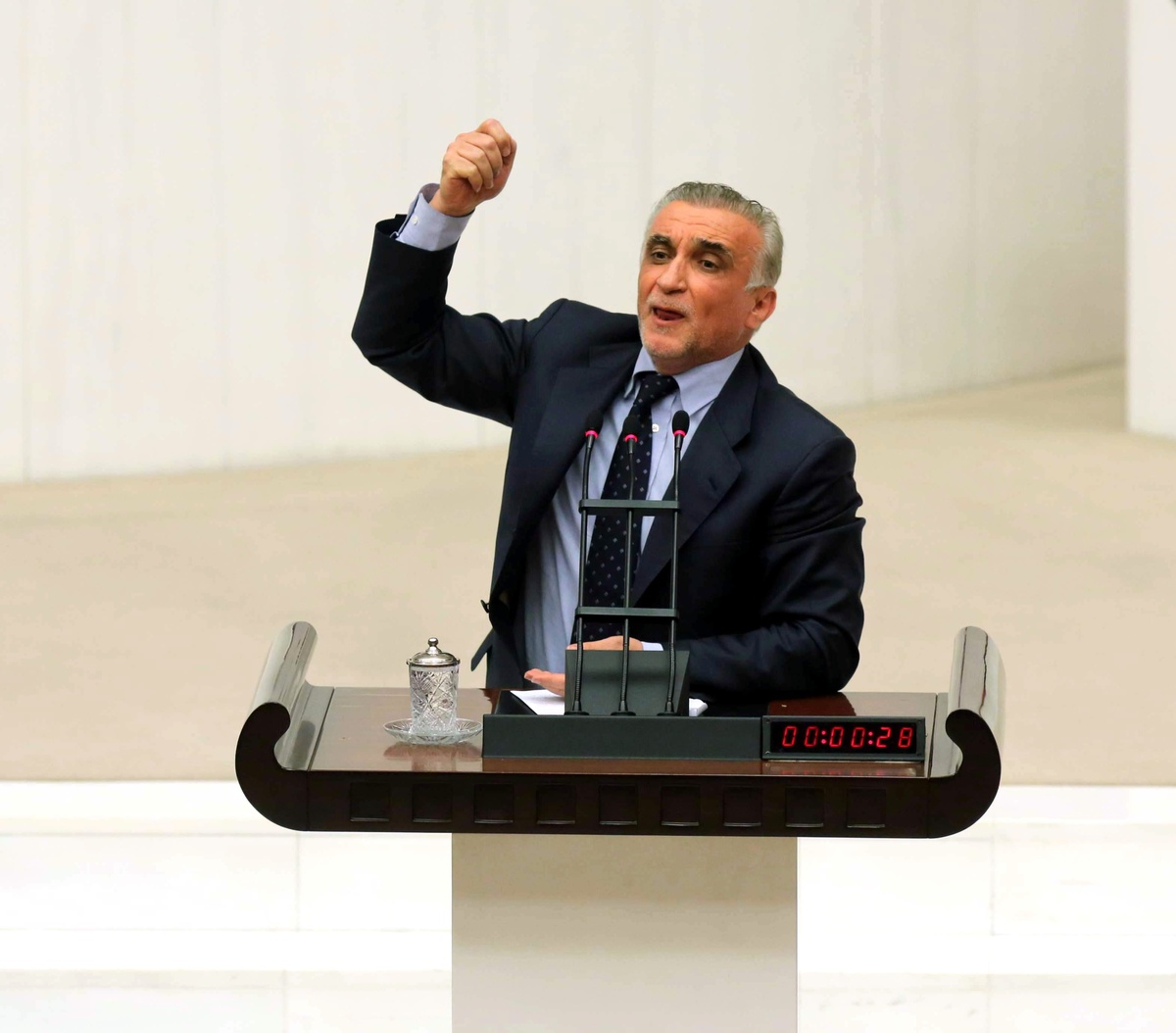 MHP\'li Uzunırmak, Bakan Yıldırım\'a Bayrağı Sordu