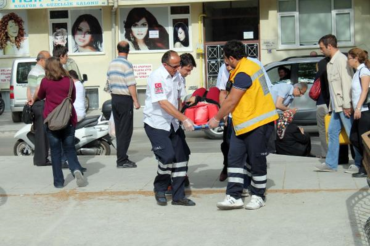 Motosiklet Yayaya Çarptı: 2 Yaralı