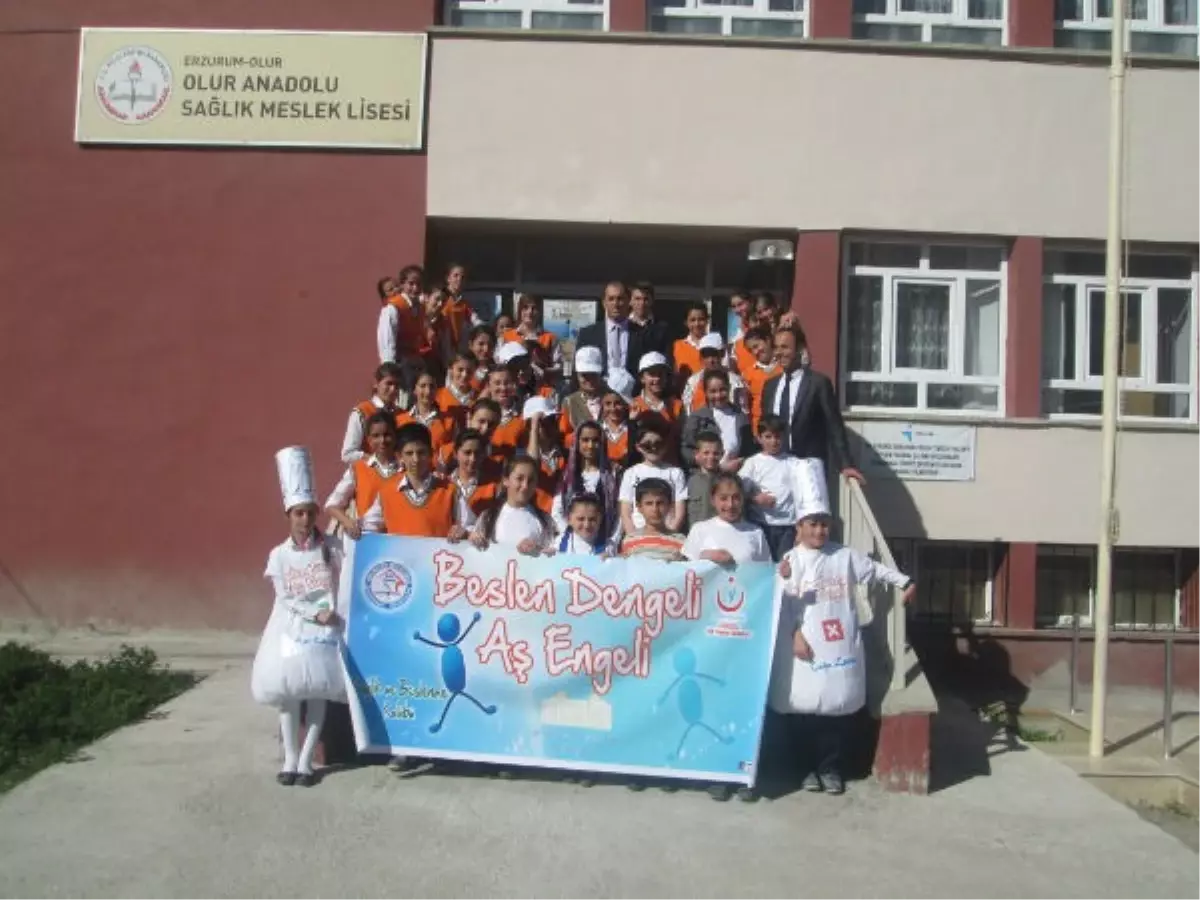 Olur\'da Öğrencilerden "Beslen Dengeli, AŞ Engeli" Projesi