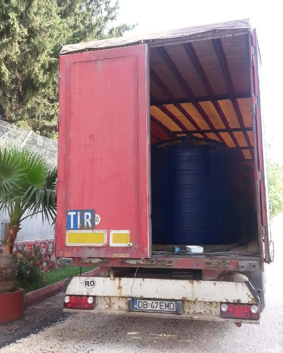Romanya Plakalı Tır\'da 27 Ton Kaçak Mazot Ele Geçirildi