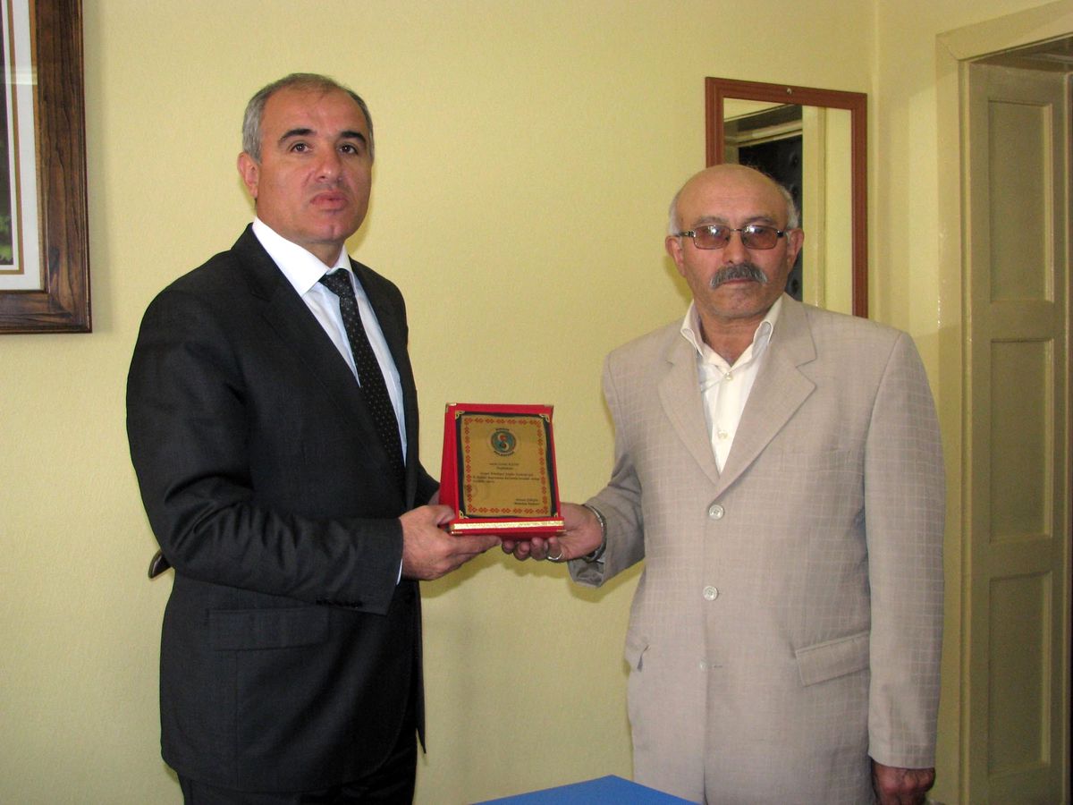 Soyder\'den, Sorgun Kaymakamı Kılıç\'a Plaket