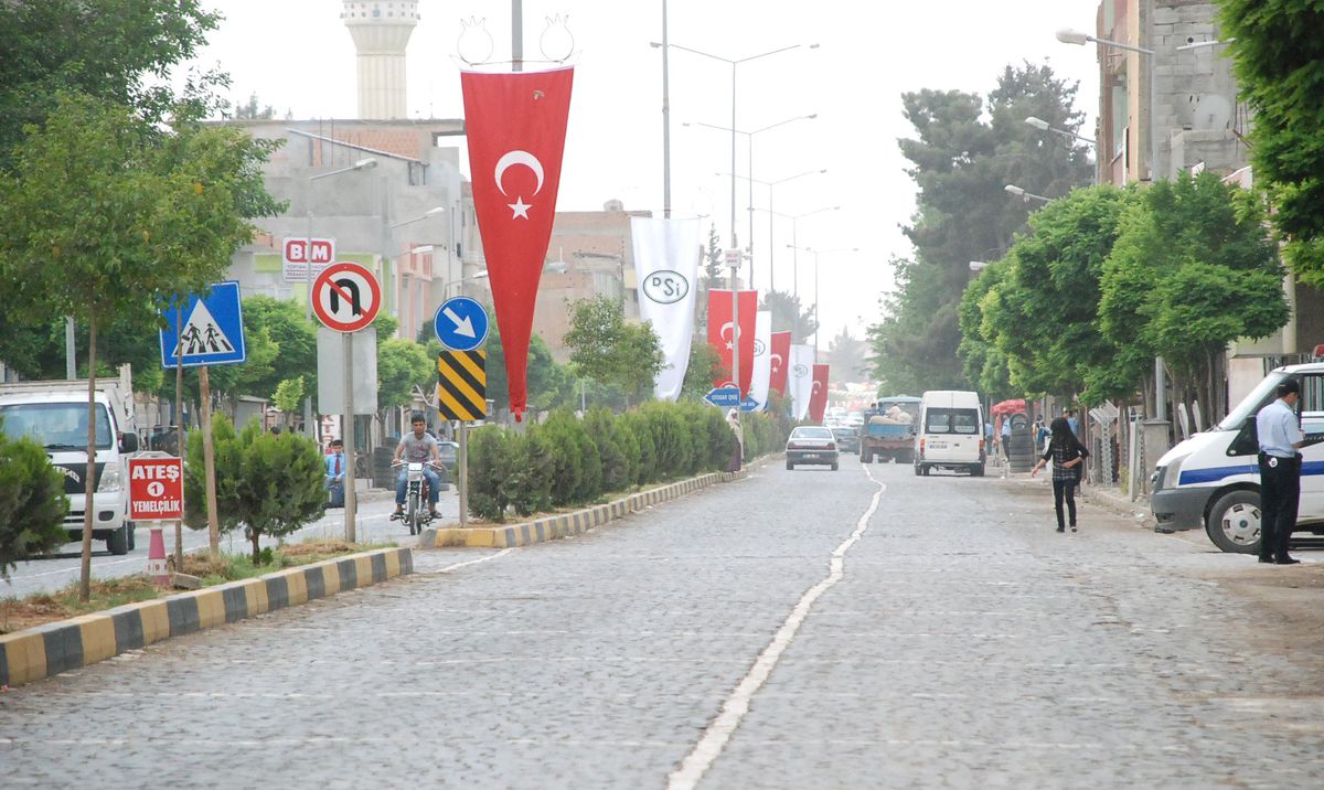 Suruç İlçesi Bayraklarla Donatıldı