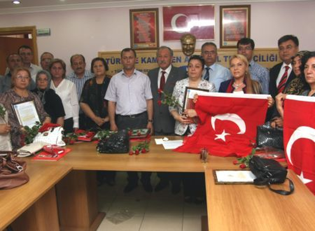 Türkiye Kamu-Sen Tüm Şehit Annelerini Yılın Annesi Seçti