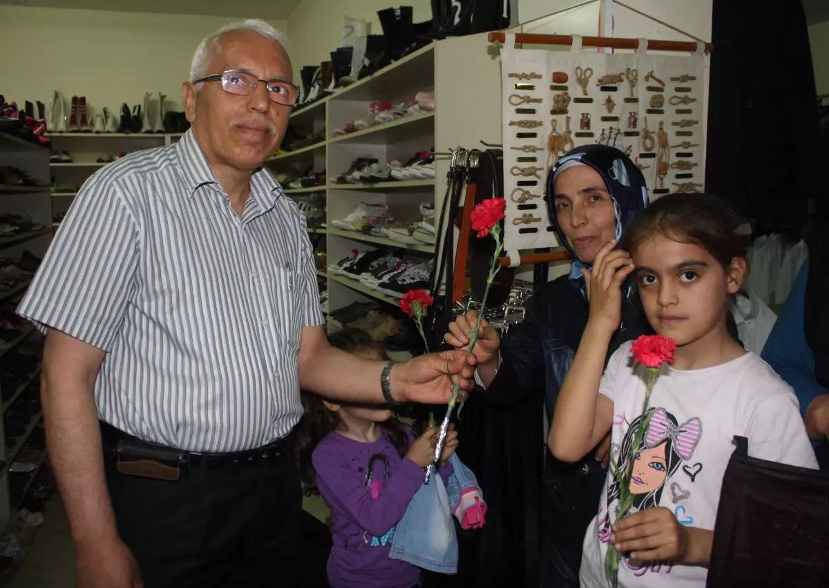 Uşşaki Vakfı\'ndan Anneler Günü Hediyesi