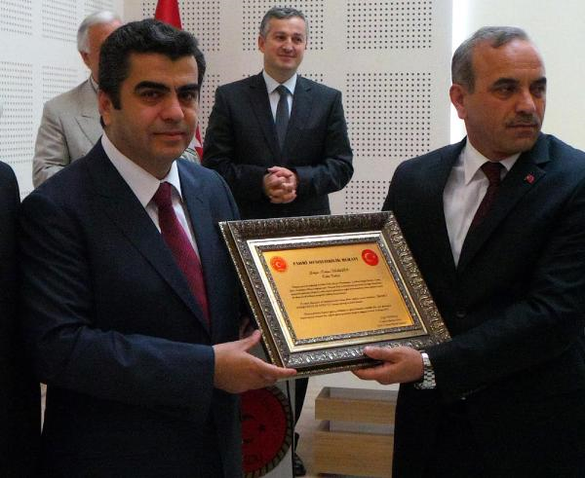 Vali Düzgün\'e Fahri Hemşehrilik Beratı