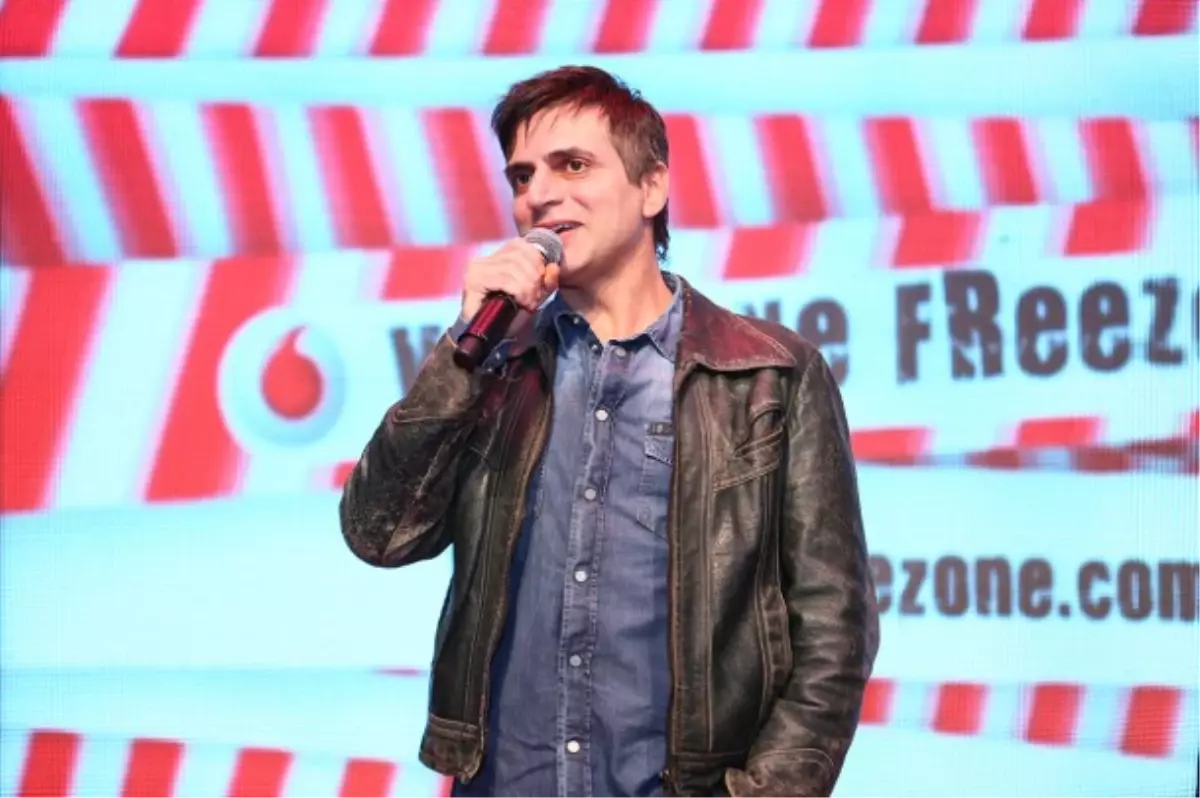 Vodafone Freezone ile Sahnelere Dönen Teoman, İlk Konserini Gaziantep\'te Verdi