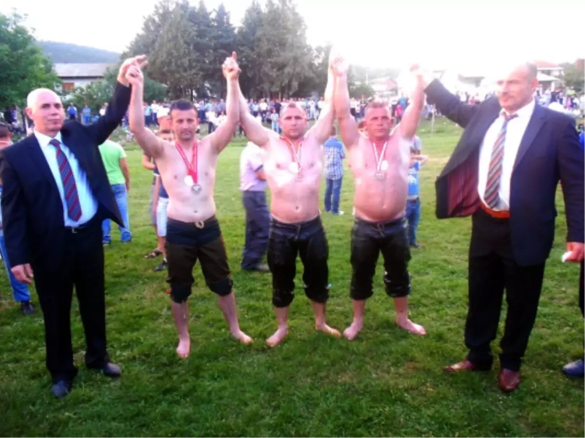 Yağlı Güreşçiler, Makedonya\'dan İki Altın Bir Bronz\'la Döndü