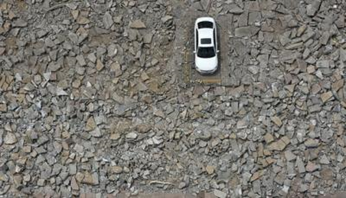 Yıkılan Otoparkta Geriye Bir O Kaldı!