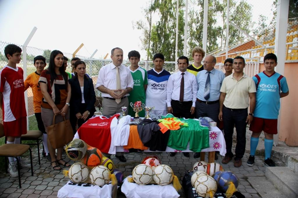 10 Köye Futbol Sahası Projesi