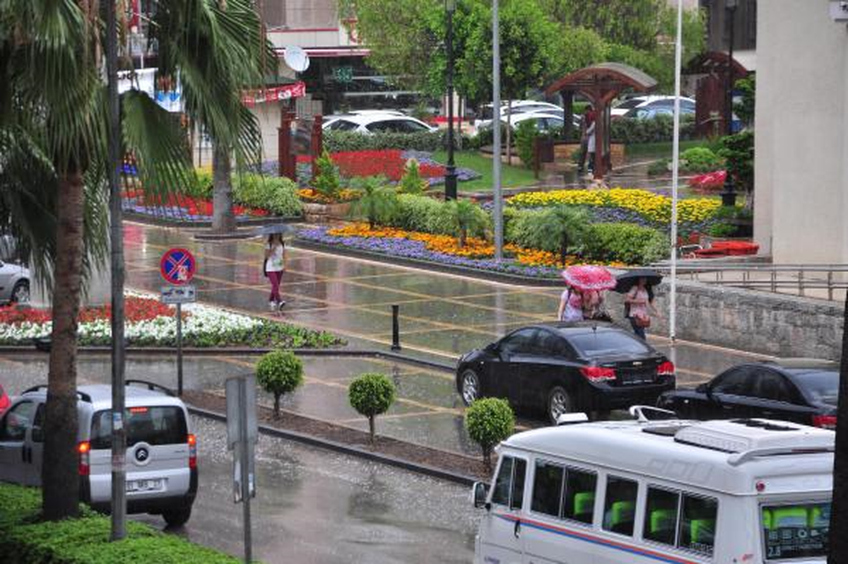 Adana\'da Yağmur ve Dolu