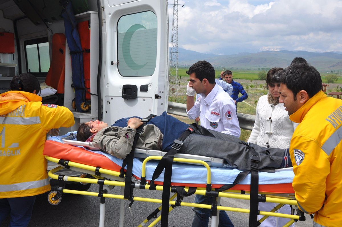 Afyonkarahisar\'da Trafik Kazası; 3 Yaralı