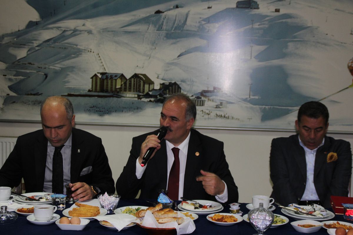 Aksak Eksikliği Gördü