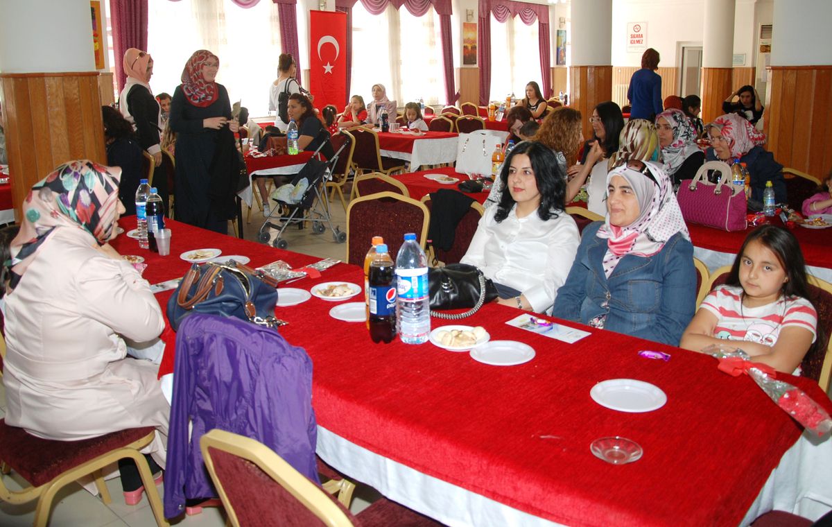 Aksaray'da Sağlık Sen'den Annelere Özel Kutlama