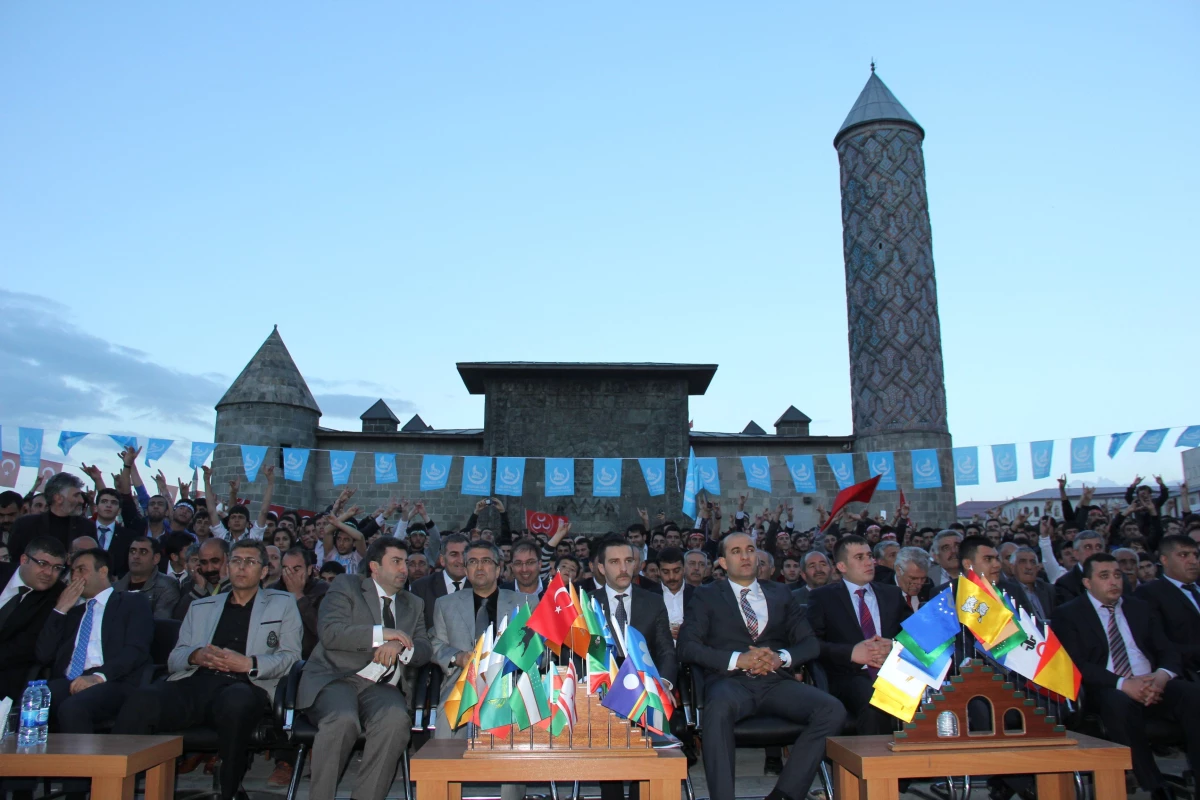 Ali Kınık, Mustafa Yıldızdoğan ve Osman Öztunç, Erzurum\'da Coşturdu