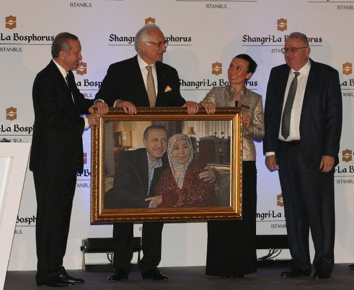 / Başbakan Recep Tayyip Erdoğan Beşiktaş\'ta Bir Otel Açılışına Katıldı