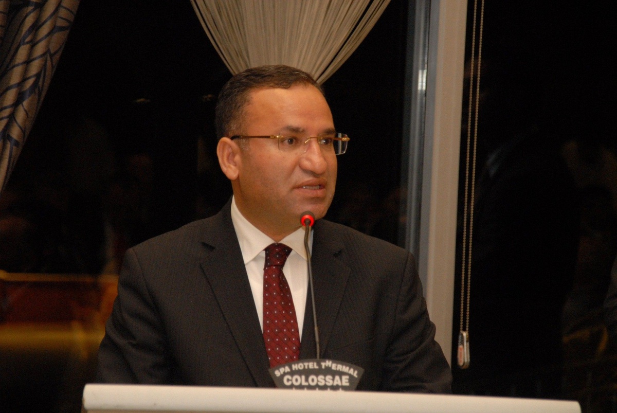 Başbakan Yardımcısı Bekir Bozdağ, TBMM Üyeliği Kanunu Teklifi\'ne İlişkin, "Doğruluğuna İnanarak...