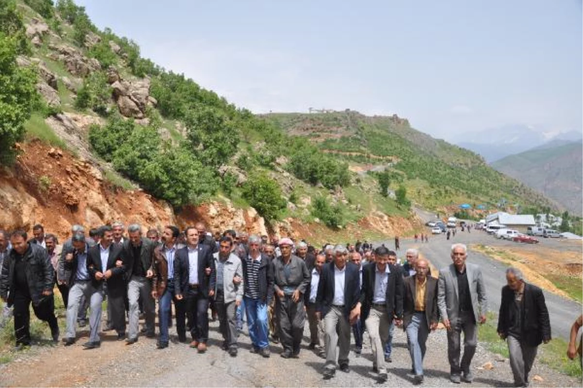 PKK\'nın Çekilmesini İzlemek İçin Sınırı Aştılar