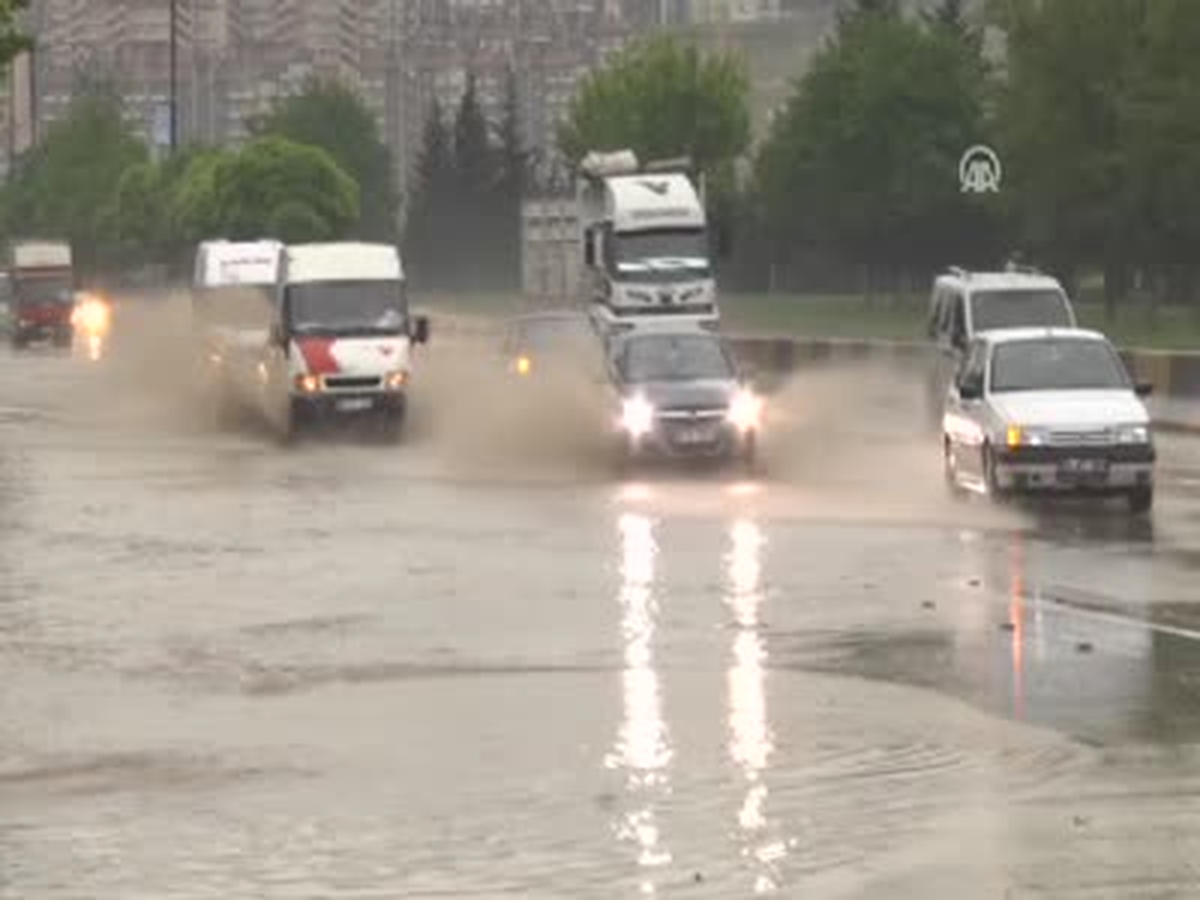 Camaları Dolu Patlattı