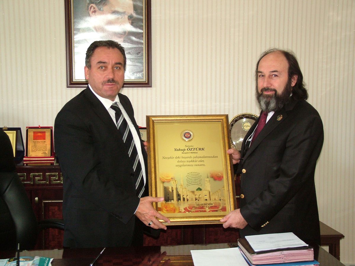 Diyanet-Sen\'den Müftü Öztürk\'e Plaket