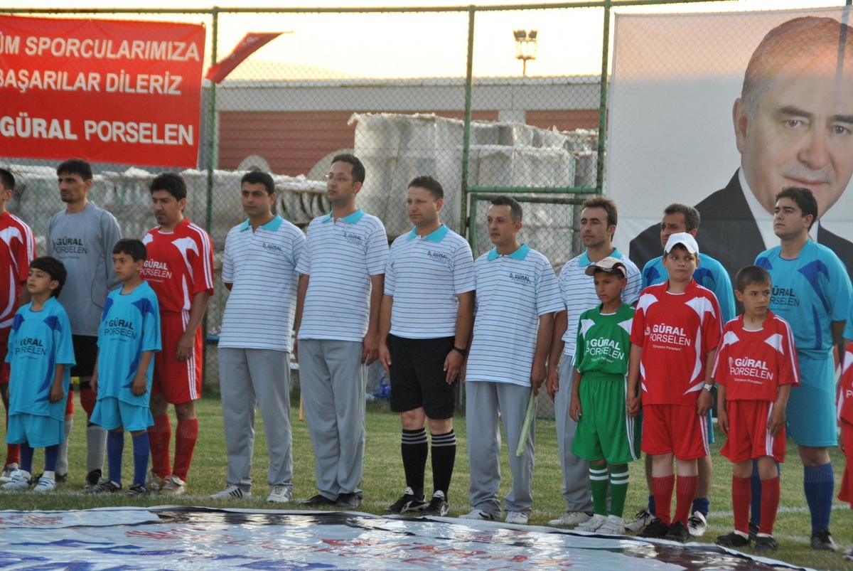 Güral Porselen\'de Futbol Turnuvası Heyecanı
