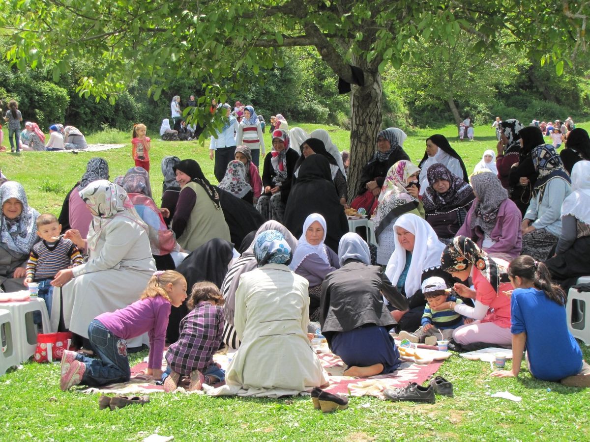 Hisarcık Yukarı Yoncaağaç Köyünde Bin Kişiye \'Hayır Yemeği\'