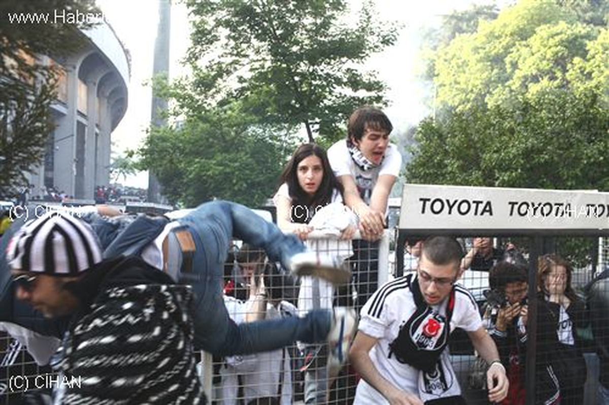 İnönü Stadı Çevresinde de Olaylar Çıktı
