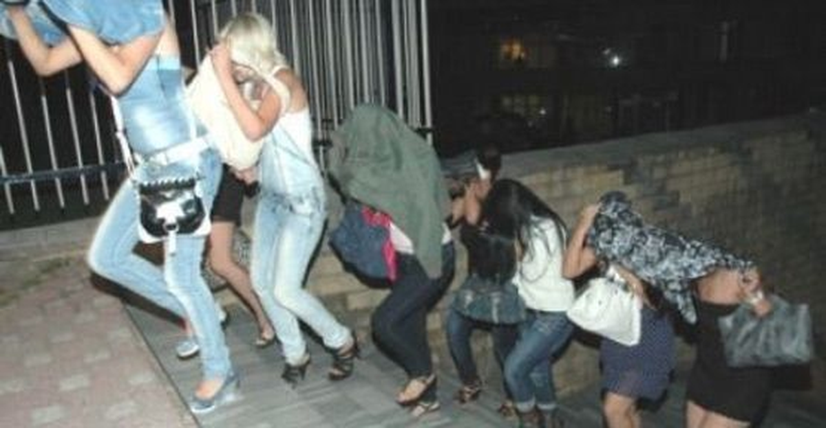 Masaj Salonlarına Fuhuş Baskını: 46 Gözaltı