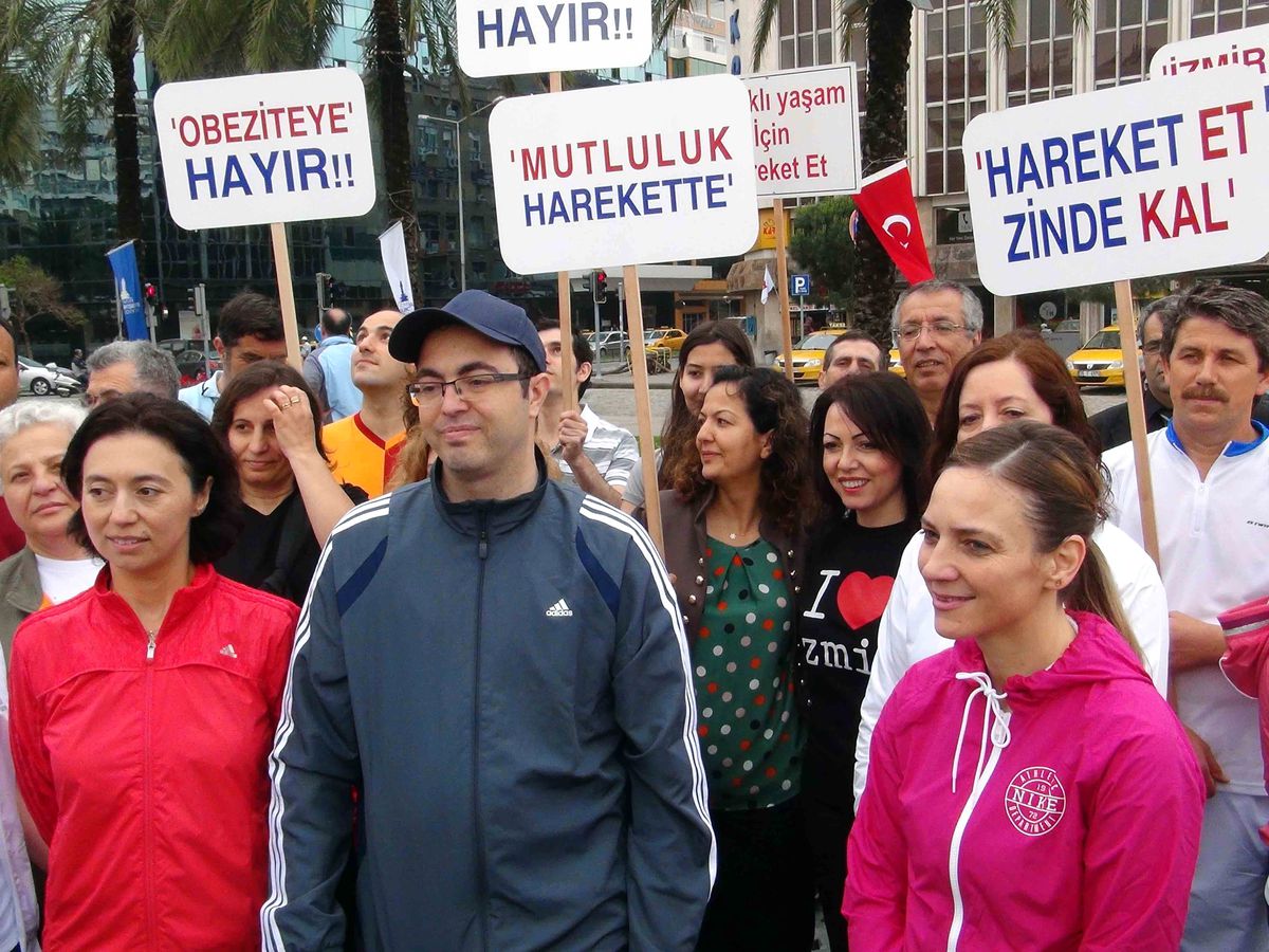 İzmir\'de Obezite İçin Yürüdüler