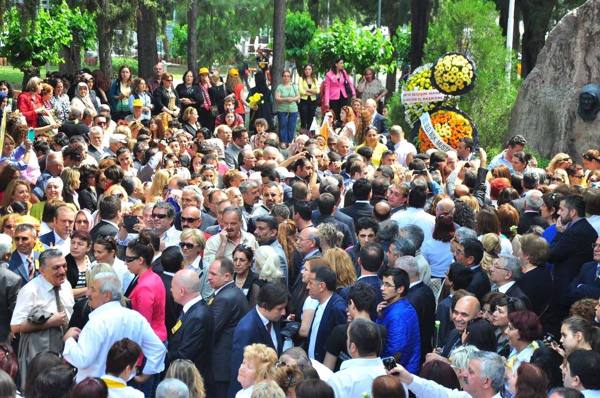 İzmir\'de Sarıgül İzdihamı