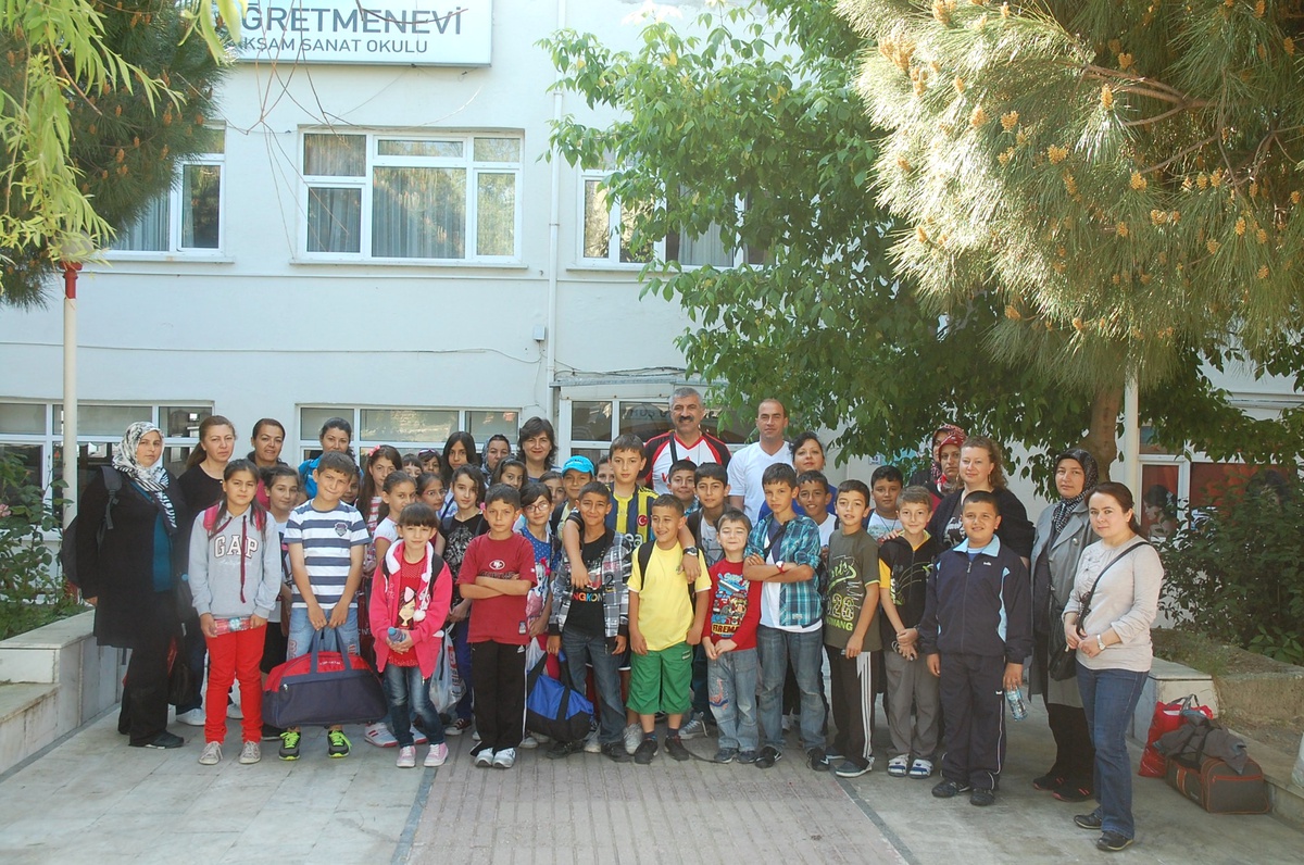 İzmirli Öğrencilerden Şehitlik Ziyareti