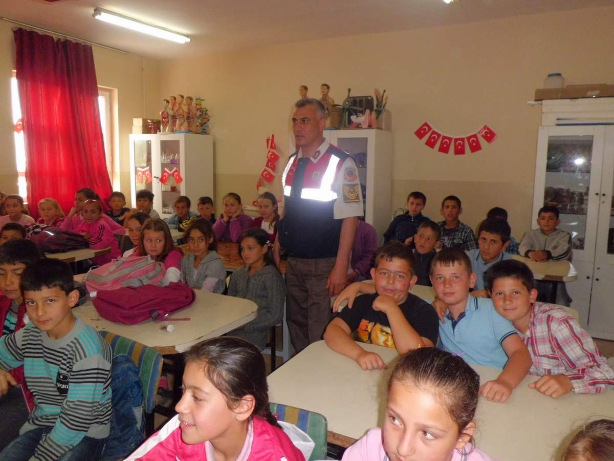 Jandarmadan Öğrencilere Trafik Eğitimi