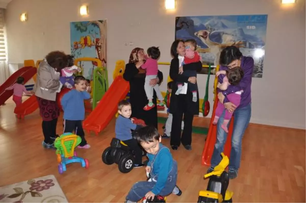 Yuvada Anneler Günü Kutlaması