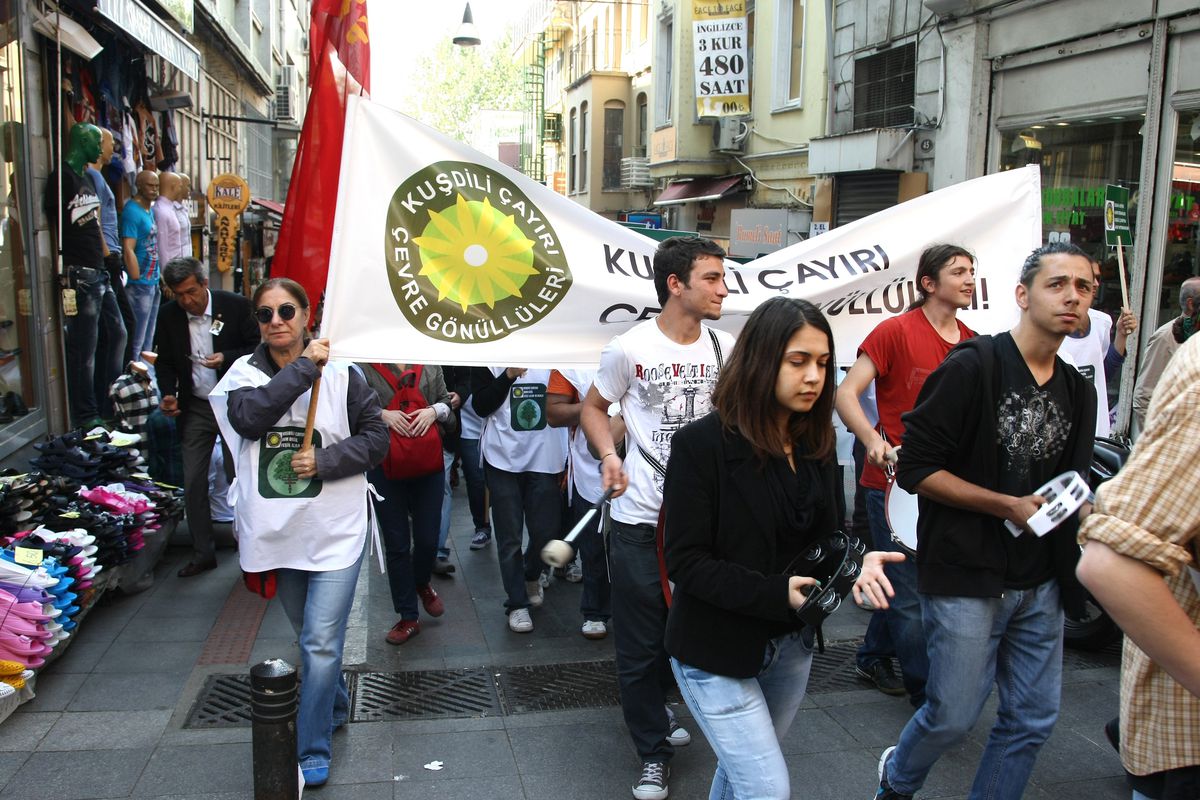 Kuşdili Çayırı'na Yapılması Planlanan Avm'ye Protesto Yürüyüşü