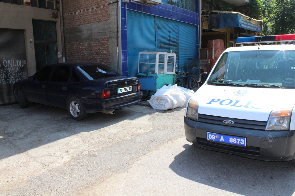 Muhabbet Kuşunu Bırakıp Kaçtılar