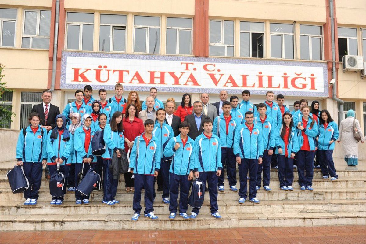 Öğrencileri Vali Çiftçi Uğurladı