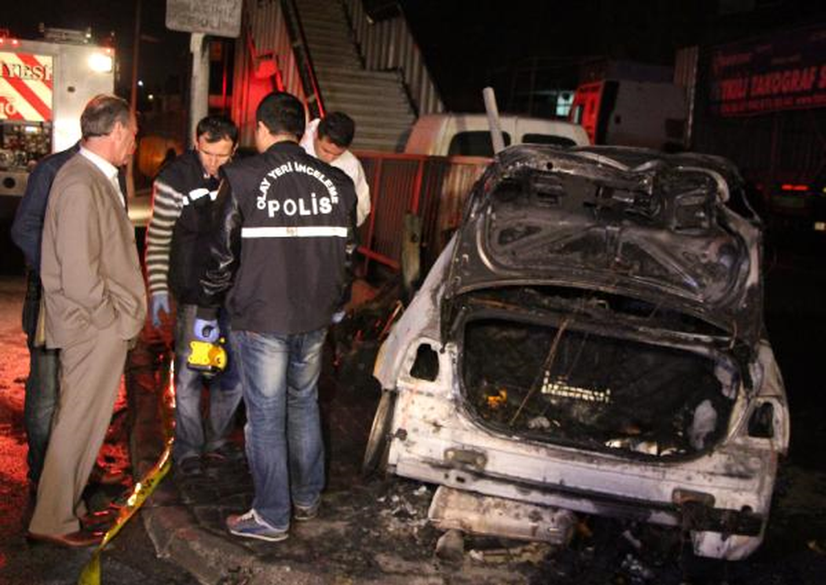 Otomobilde Sıkışan Sürücü Yanarak Öldü
