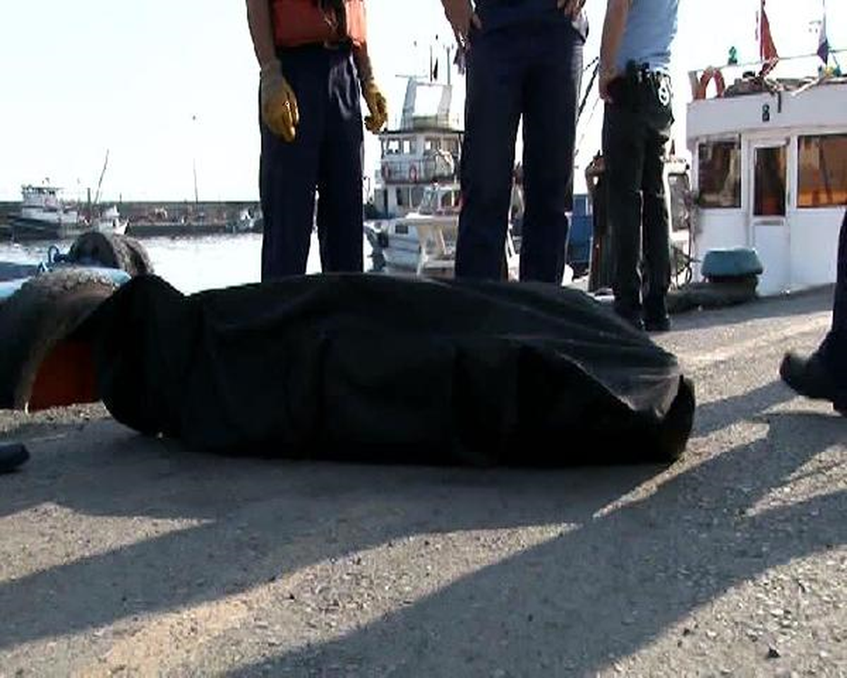 Samatya Sahilinde Denizden Erkek Cesedi Çıktı