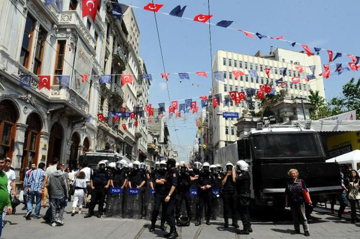 / Sendikaların THY İşçileriyle Taksim\'e Yürüyüşüne İzin Verilmedi