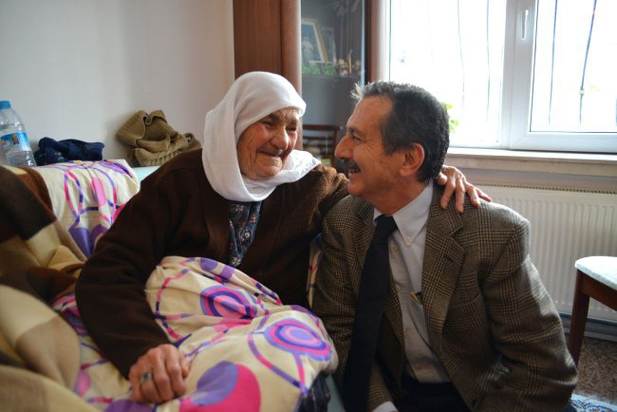 Tepebaşı Belediye Başkanı Dt. Ahmet Ataç\'dan Anneler Günü Mesajı