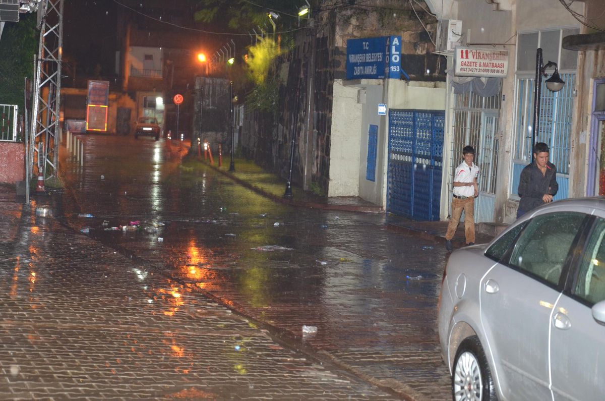 Viranşehir\'de 13 Saat Yağmur Yağdı