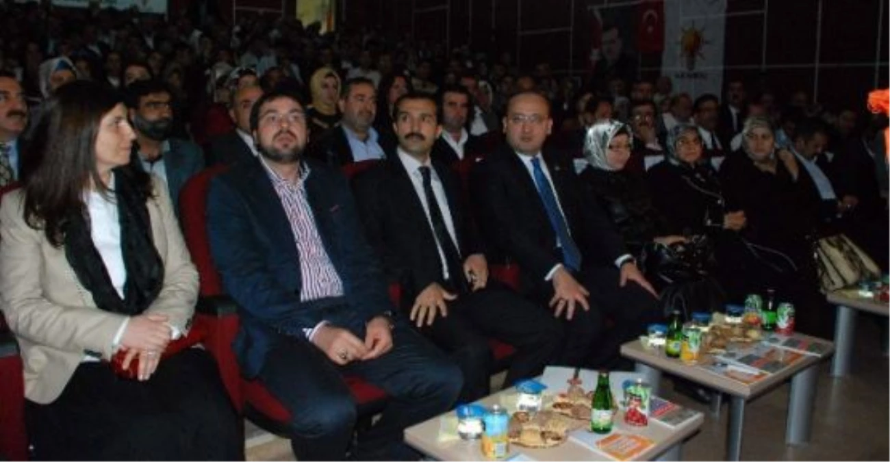 Yalçın Akdoğan AK Parti Siyaset Akademisi\'ne Katıldı