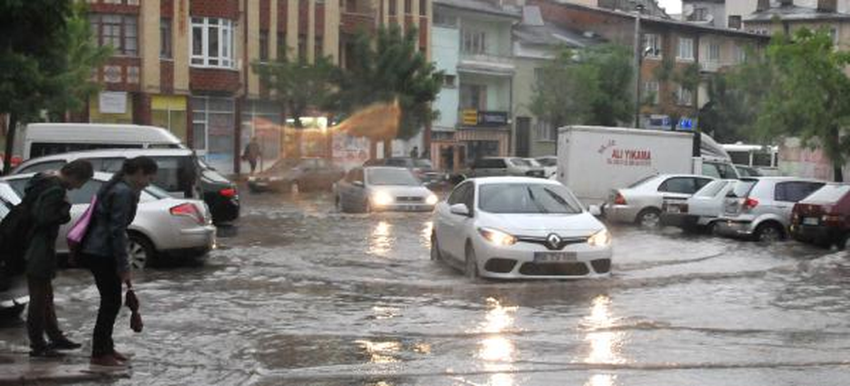 10 Dakikalık Yağmurda, Sivas Göle Döndü