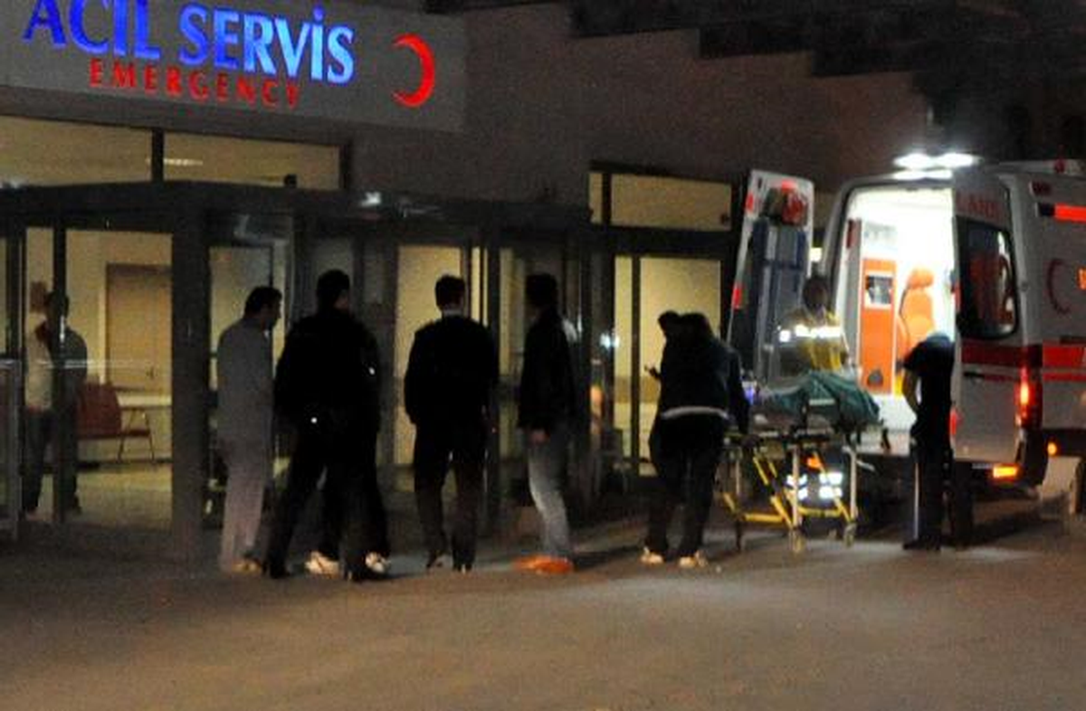 Acil Serviste Sinir Krizi Geçirdi: 1 Yaralı