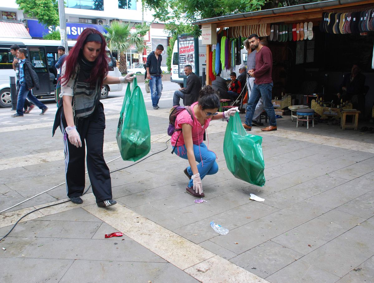 Adıyaman\'da Temizlik Kampanyasına Bin 500 Genç Katıldı