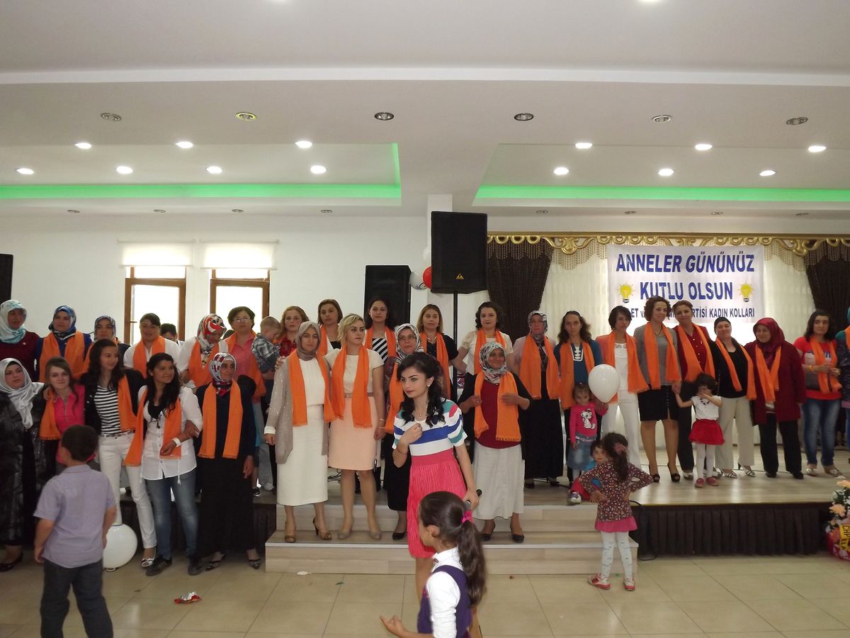 AK Parti Daday Kadın Kolları Anneler Gününü Kutladı