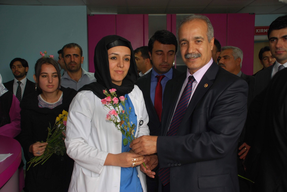 AK Parti Heyetinden, Hastanelerde Bulunan Annelere Ziyaret