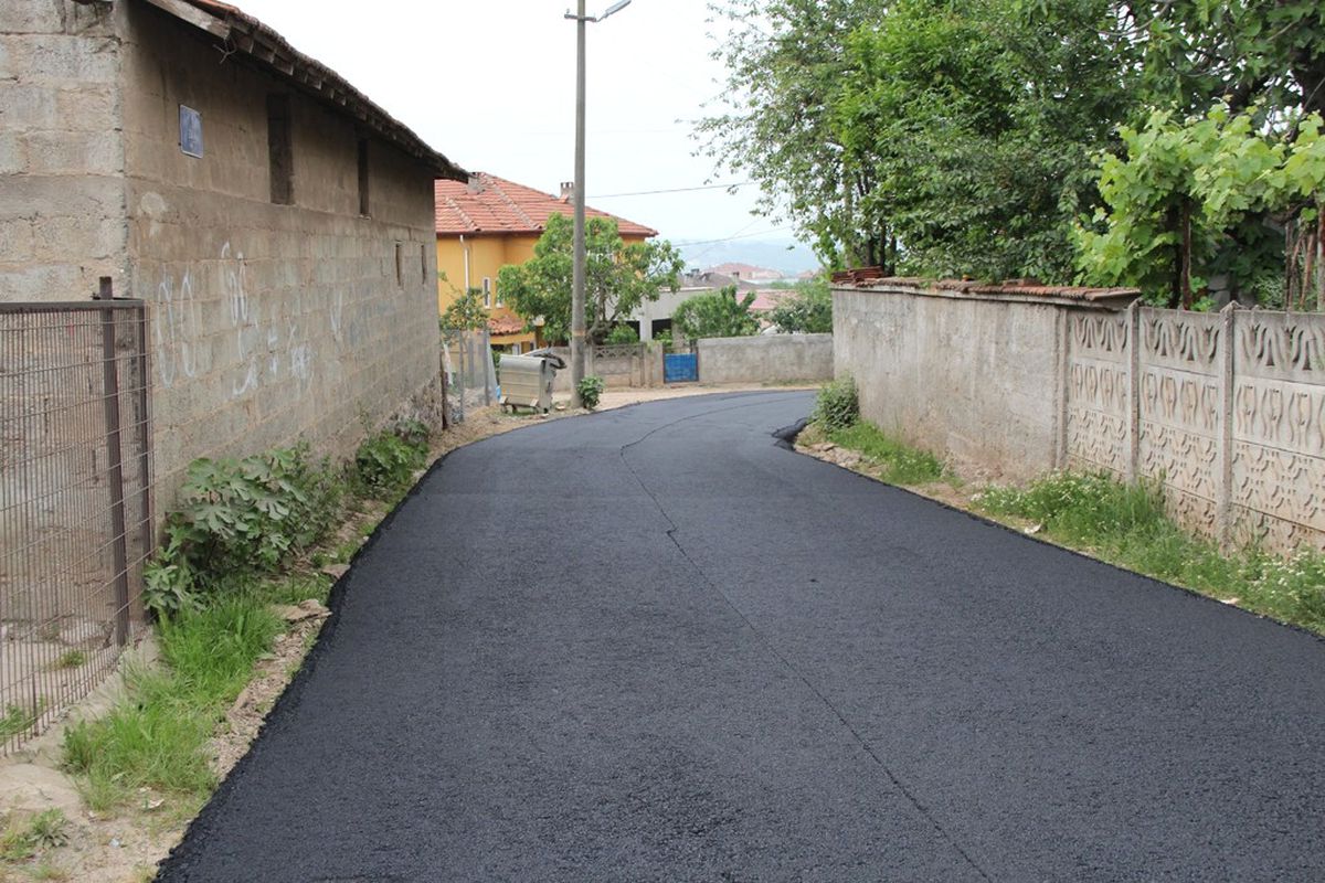 AK Parti Sakarya Milletvekili Ayhan Sefer Üstün Ferizli\'deki Asfalt Çalışmalarını İnceledi