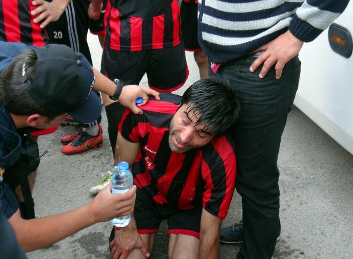 Amatör Maçta Futbolcular Yumruklaştı