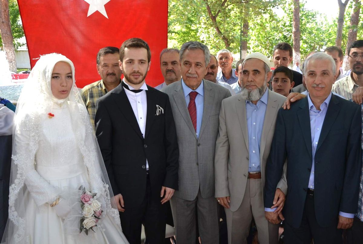 Arınç Manisa\'da Nikah Törenine Katıldı